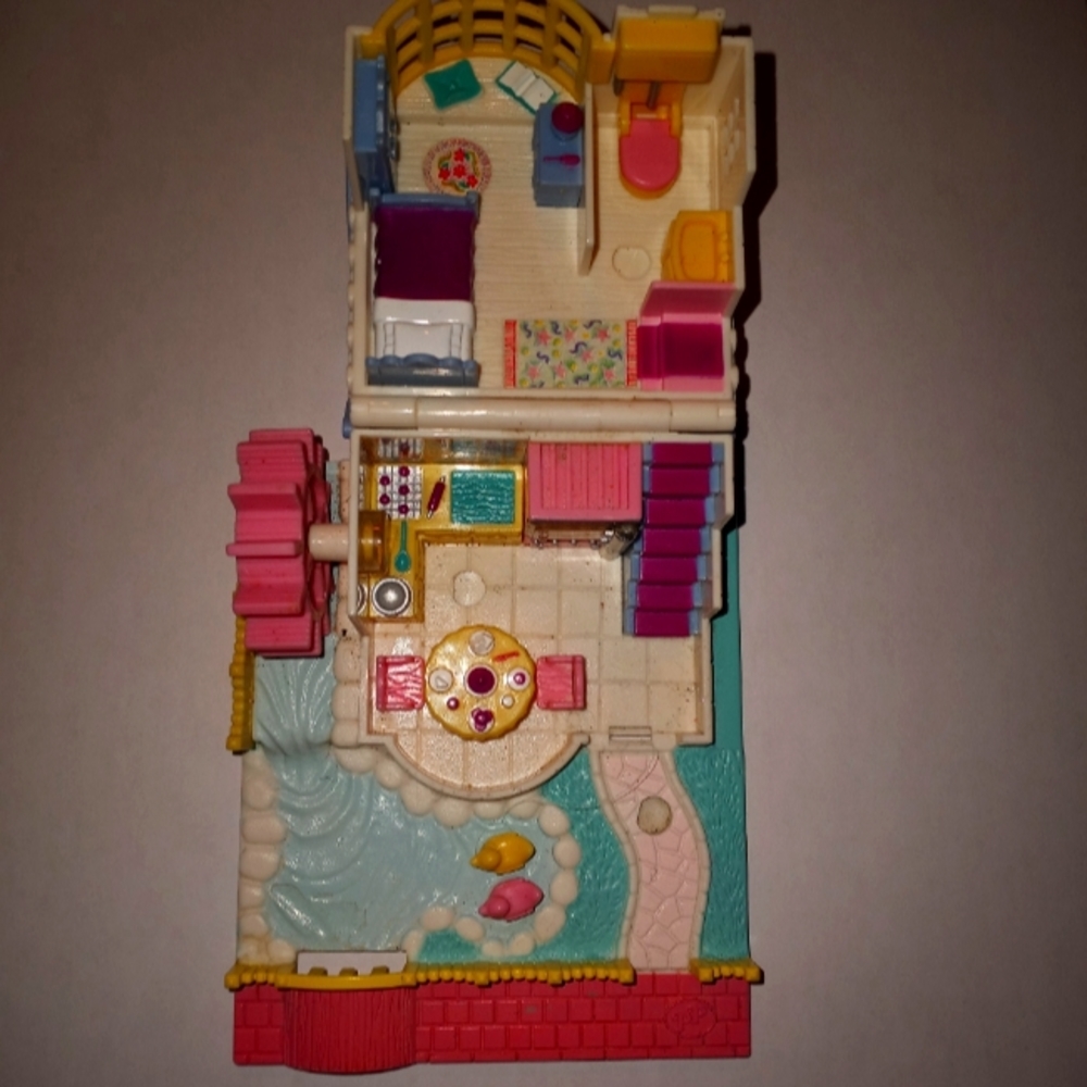 Vintage 90's Polly Pocket House